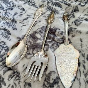 Vintage 3-piece silver plated serving utensil set ‘Season’s Greetings’